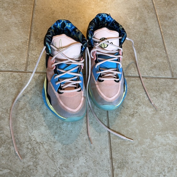 Nike Kyrie Infinity Valentines Day - Picture 3 of 5